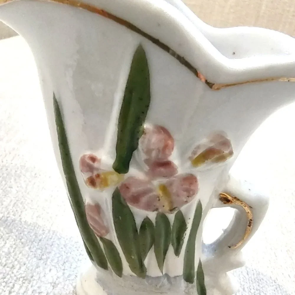 Vintage Small Iris Vase Made in Occupied Japan 1945-1951